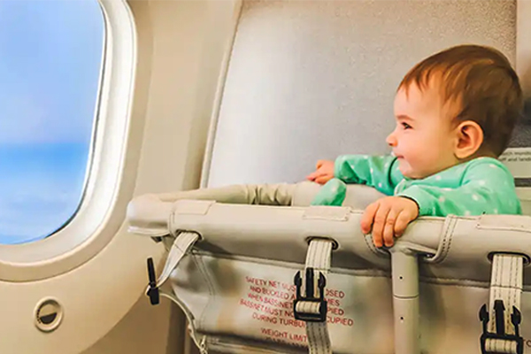 صندلی مخصوص نوزاد در هواپیما