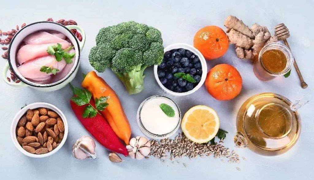 برای درمان آنفولانزا چی بخوریم: تأمین مایعات و جلوگیری از کم‌آبی