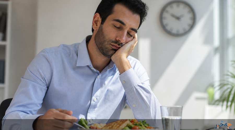 چرا بعد از غذا احساس خوابآلودگی میکنیم؟