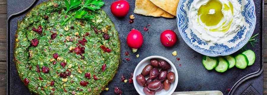 طرز تهیه کوکو سبزی خانگی؛ نسبت سبزی و تخممرغ