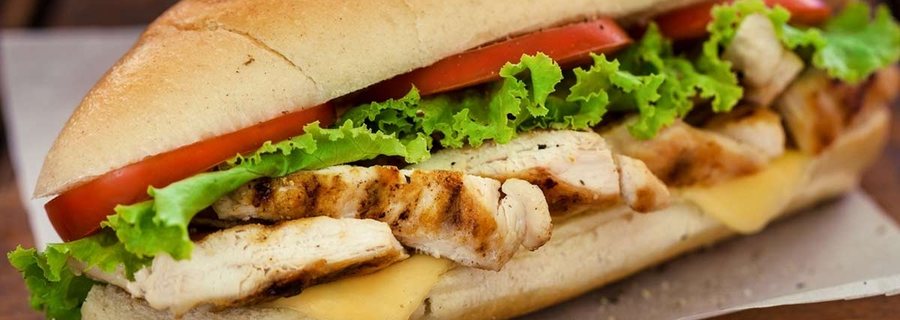 طرز تهیه ۶ مدل ساندویچ مرغ خانگی؛ گرم و سرد