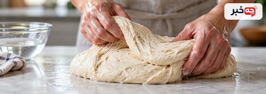 تا زدن خمیر نان چسبناک روی سطح کار
